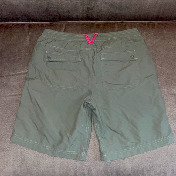 NWOT. The North face shorts. Size 8 - Picture 4 of 5